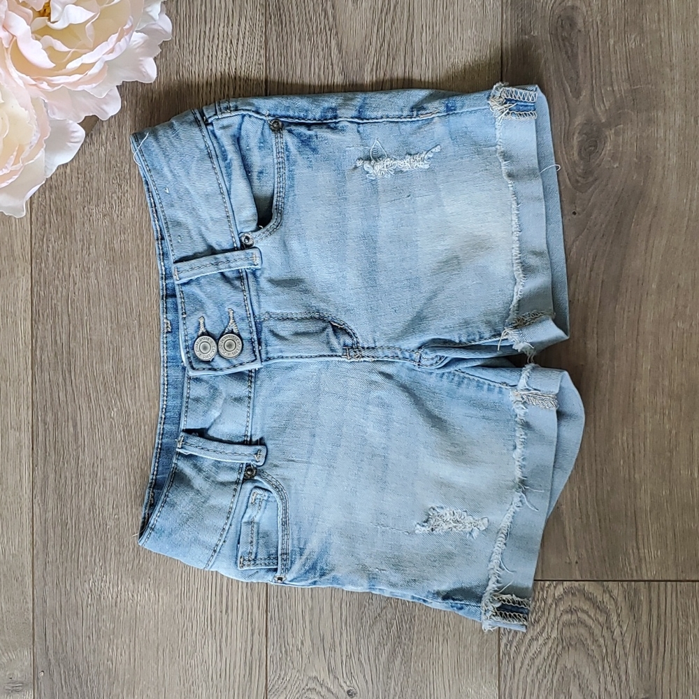 Girls size 7 Mudd Shorts light wash